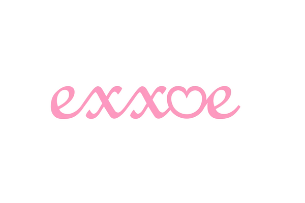 exxoe logo con fondo #c9ffd3